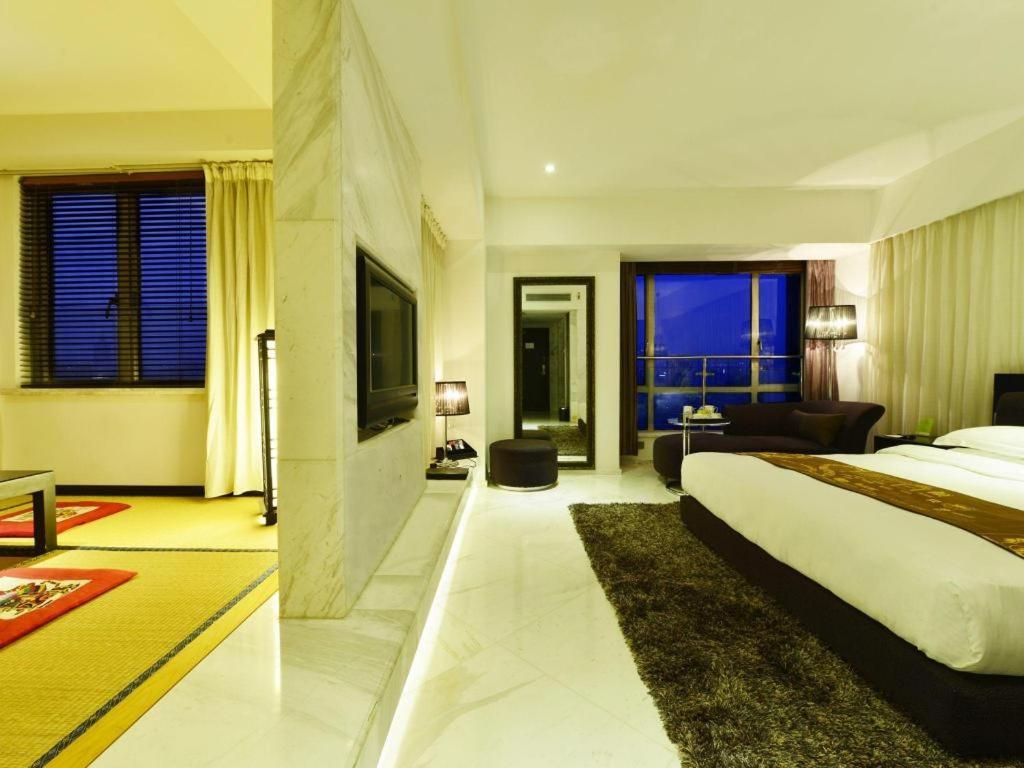 Kingtown Hotel Hongqiao Shanghai Bagian luar foto