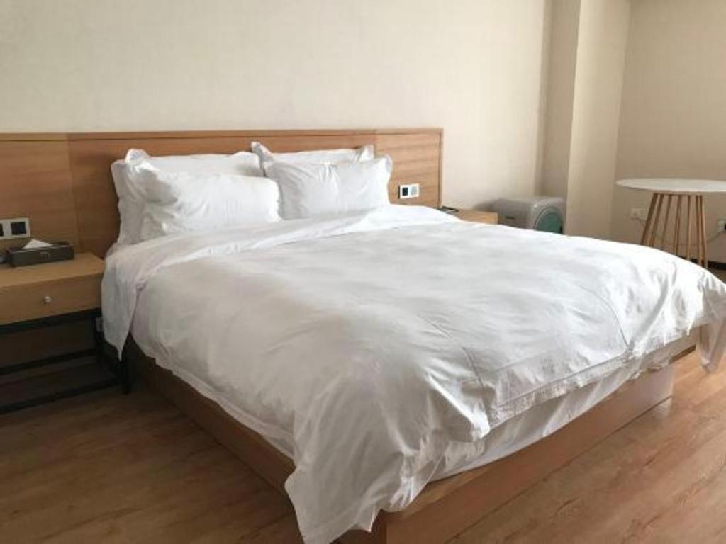 Kingtown Hotel Hongqiao Shanghai Bagian luar foto