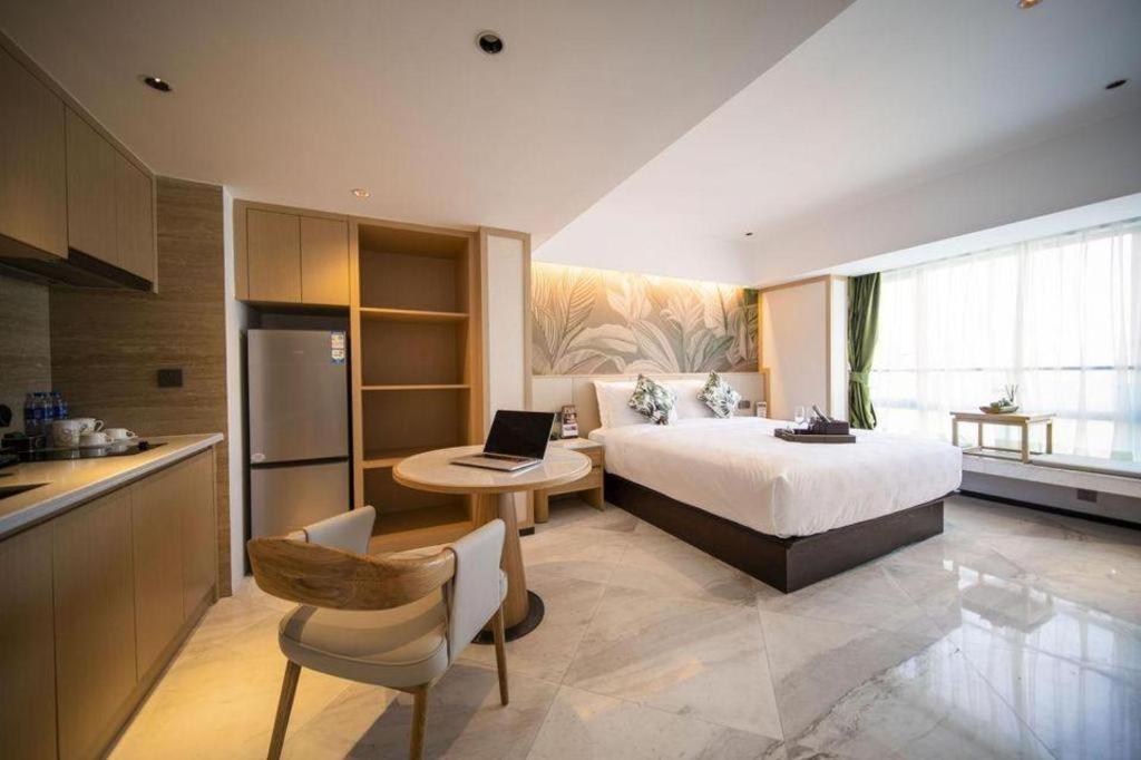 Kingtown Hotel Hongqiao Shanghai Bagian luar foto