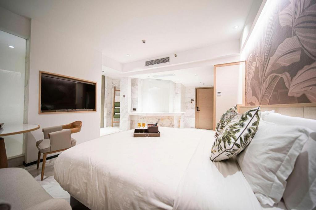 Kingtown Hotel Hongqiao Shanghai Bagian luar foto