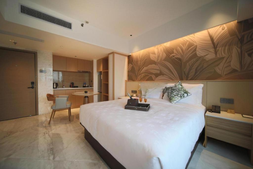 Kingtown Hotel Hongqiao Shanghai Bagian luar foto