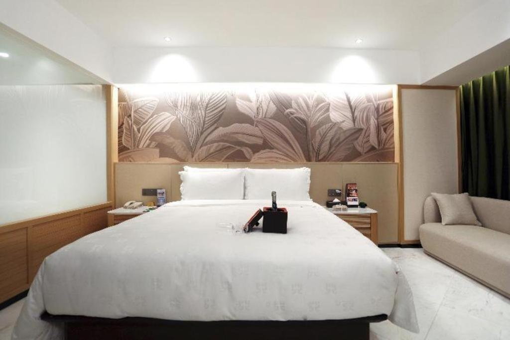 Kingtown Hotel Hongqiao Shanghai Bagian luar foto