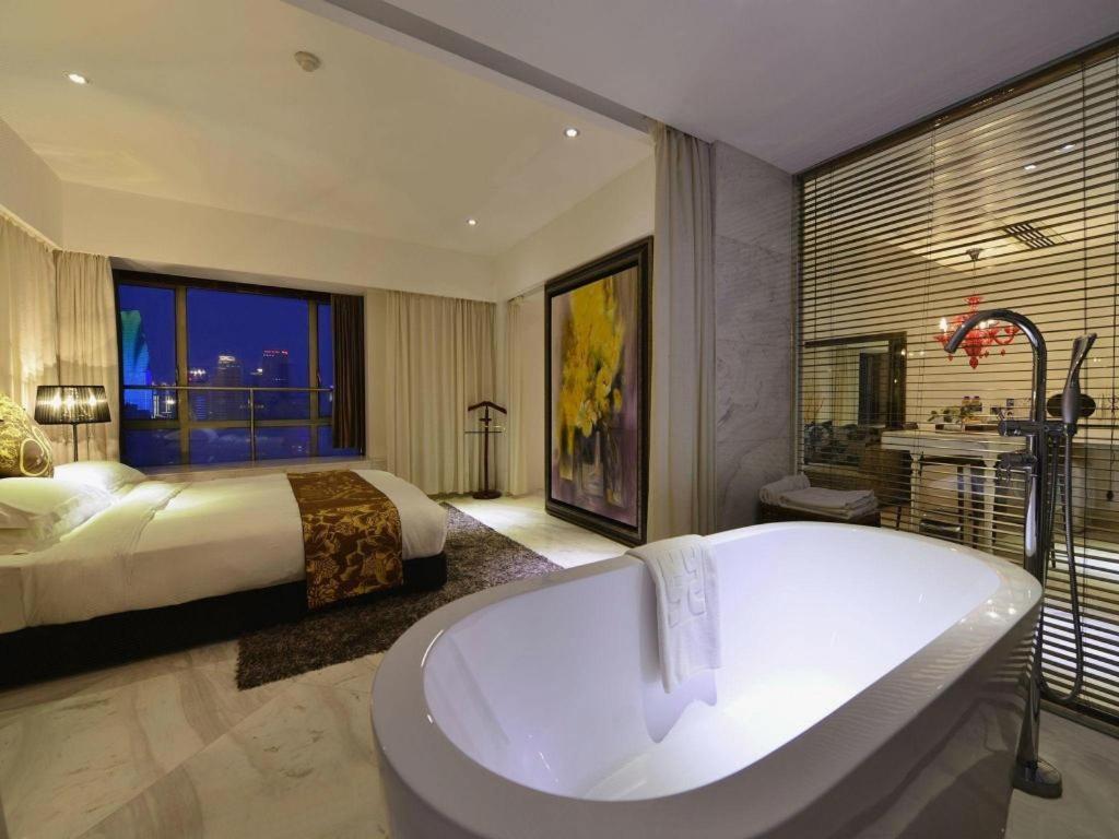 Kingtown Hotel Hongqiao Shanghai Bagian luar foto