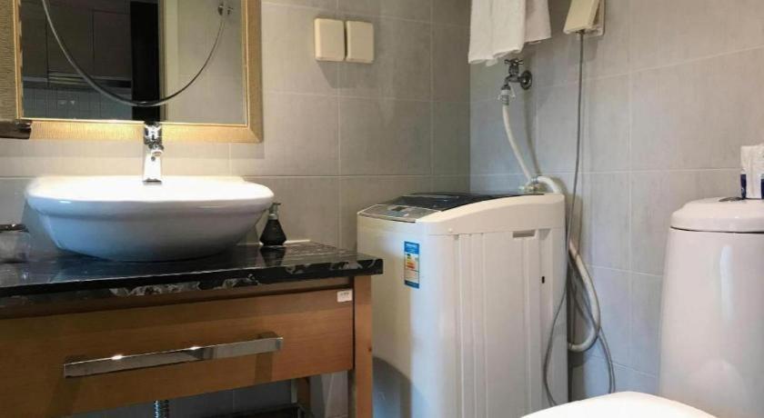 Kingtown Hotel Hongqiao Shanghai Bagian luar foto