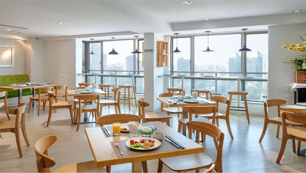 Kingtown Hotel Hongqiao Shanghai Bagian luar foto